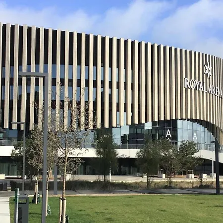 Sanders Arena - Precious One-bedroom Close To Metro Station