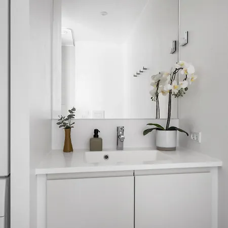 Sanders Arena - Precious One-bedroom Close To Metro Station *