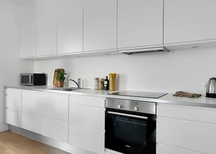 Sanders Arena - Precious One-bedroom Close To Metro Station Appartement