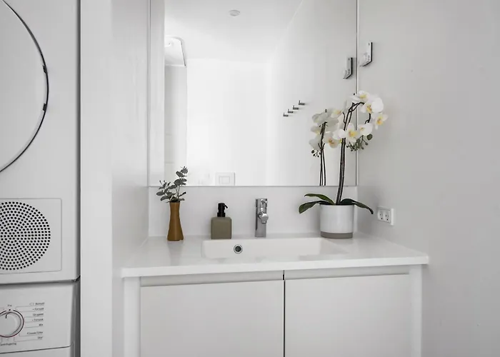 Sanders Arena - Precious One-bedroom Close To Metro Station *